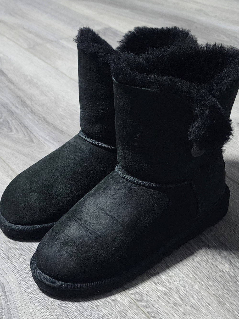 UGG Australia Mini Bailey Button Short Black Suede Boots Womens Size 5